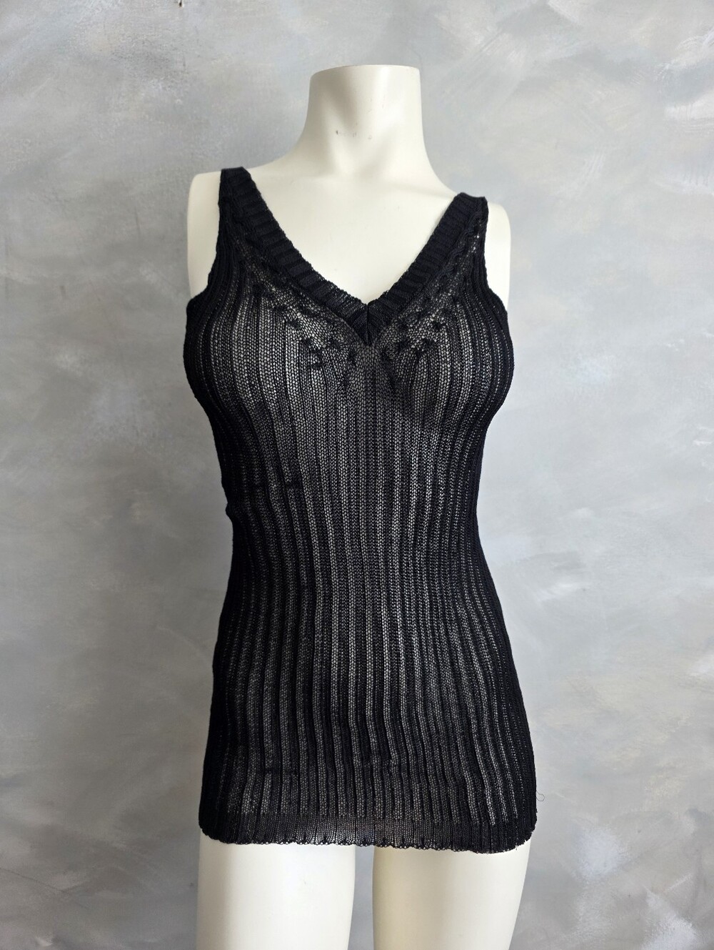 Vtg BCBG Max Azria Collection Sheer Ribbed Knit V-Neck Tank Top Sz L Archival